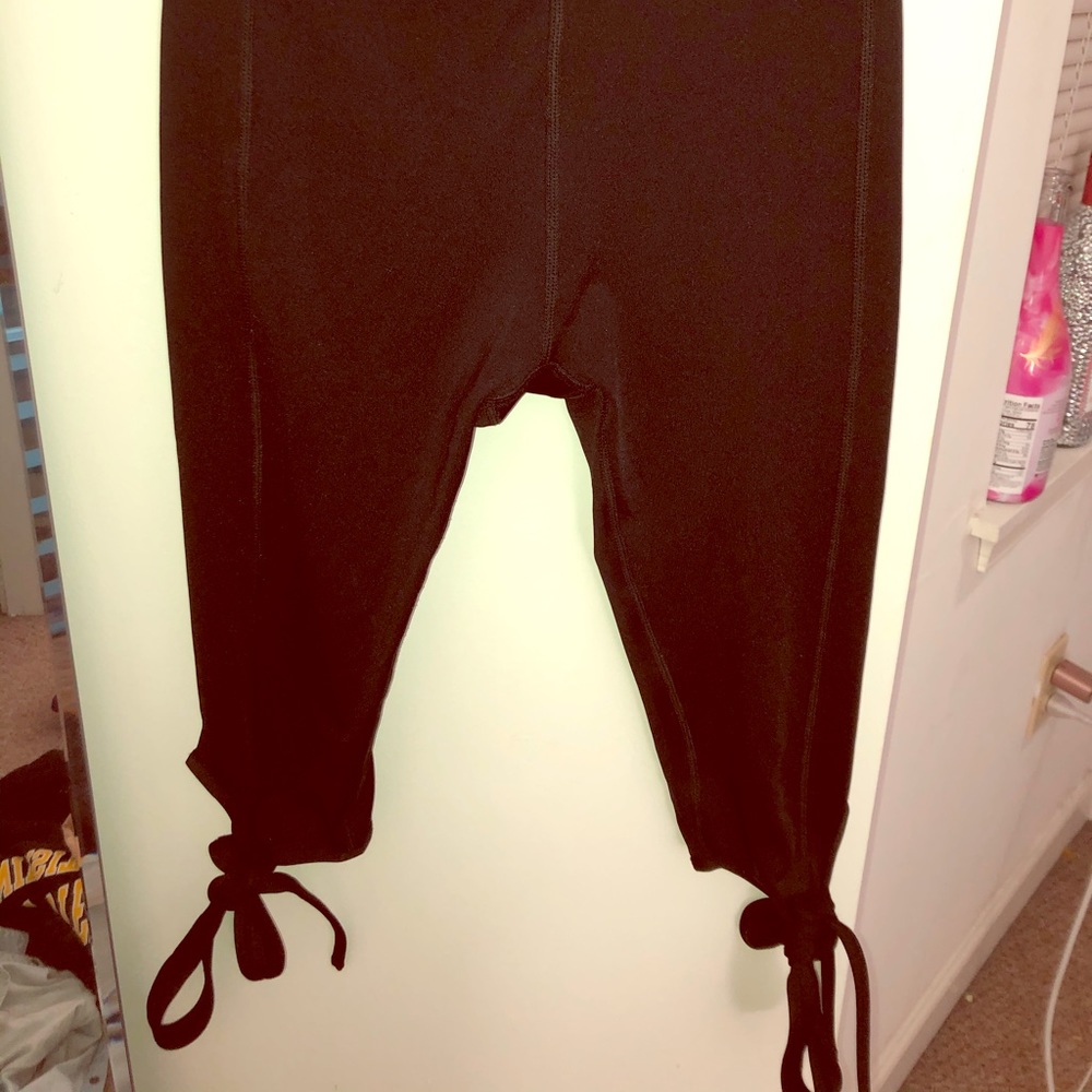 Adorable tie bottom legging, size M